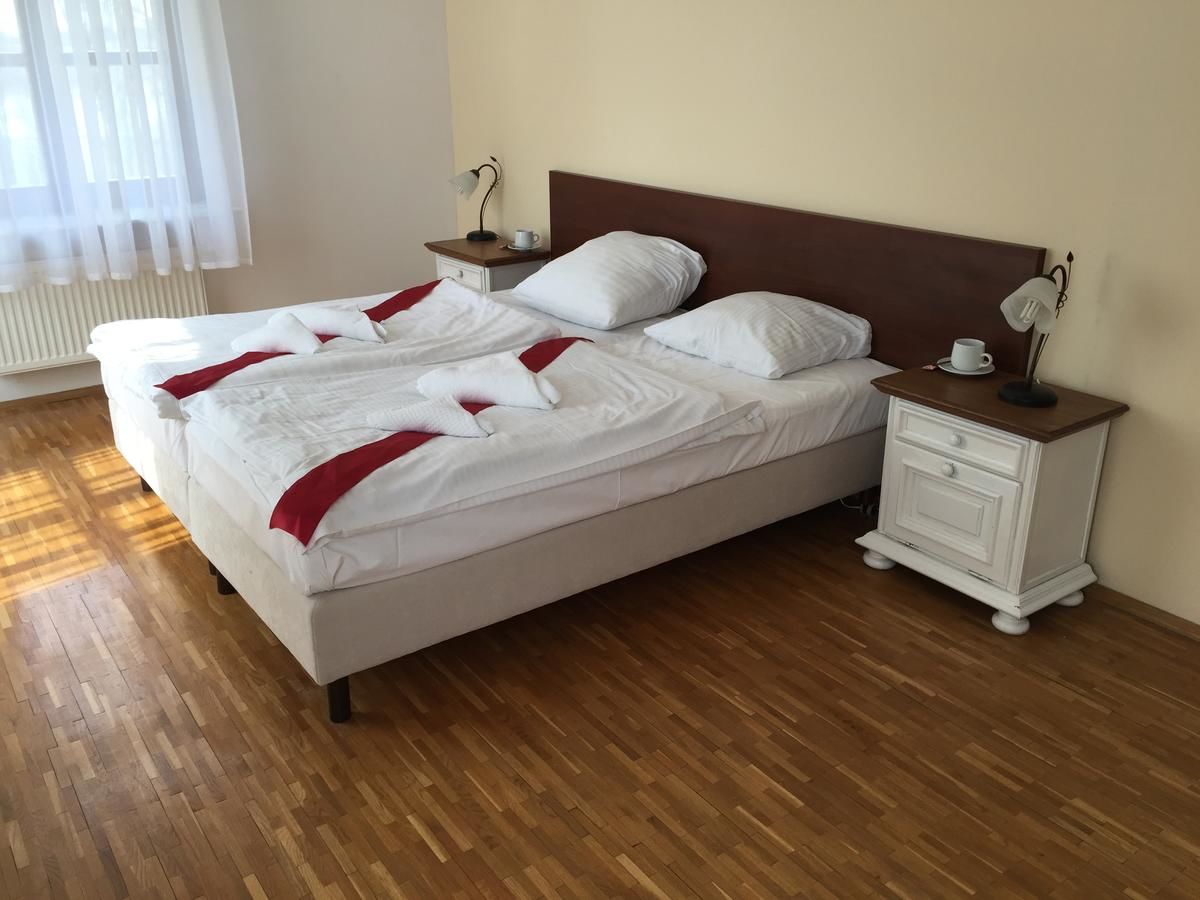 Отели типа «постель и завтрак» Pałac Słonowice Sp. z o.o. Brzeżno-42